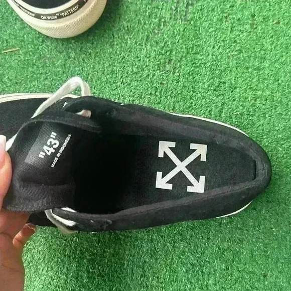 Off-White - Picture 8 of 8